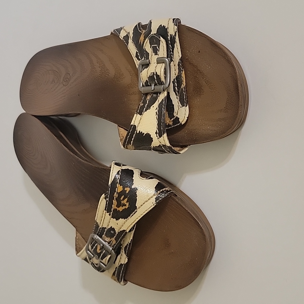 Very Nice Dr Scholl’s Leopard Slip On Sandals